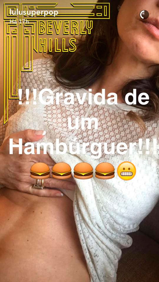  Luciana Gimenez mostra corpo sarado e se esbalda em lanche