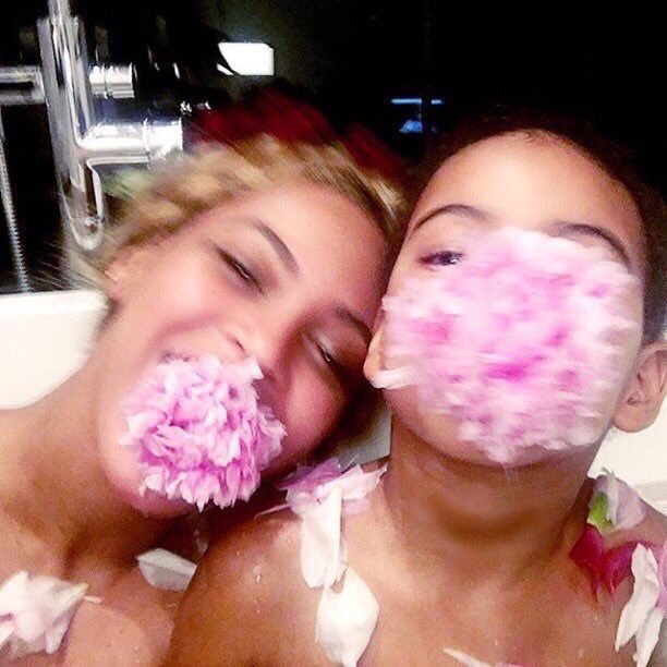 Beyoncé curte folga com a filha e enlouquece fãs da internet