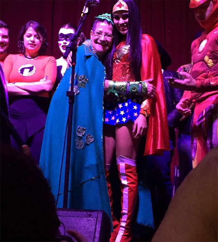 Vestido de super-herói, Ronan comemora aniversário