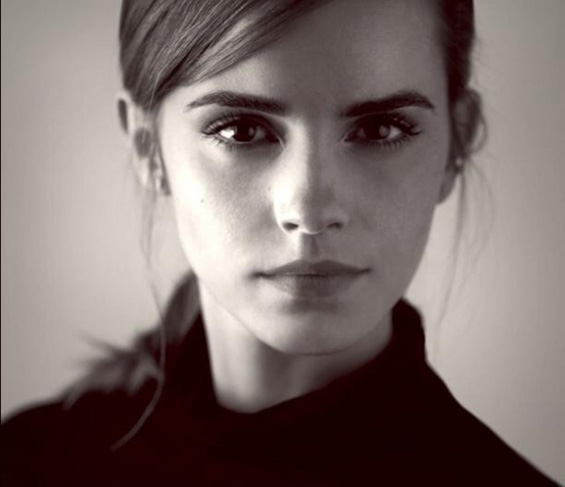 Desde que se tornou Embaixadora da ONU e ganhou ainda mais força em seus discursos, Emma Watson tem militado pelo feminismo e – consequentemente – pelos direitos das mulheres. A atriz se manifestou até mesmo sobre o caso de estupro coletivo no Rio de Janeiro, apoiando a causa: “Estupro não é culpa da vítima”.