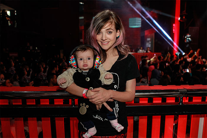  Karen Jonz e a filha Sky prestigiam Festival dos Youtubers