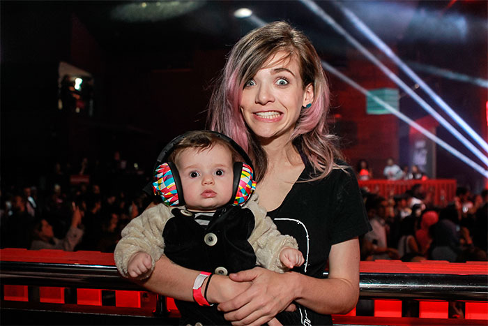  Karen Jonz e a filha Sky prestigiam Festival dos Youtubers