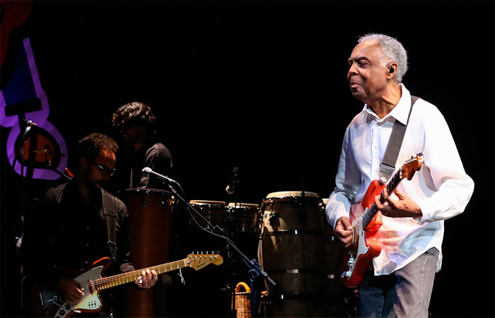 Após internação, Gilberto Gil volta aos palcos do Rio