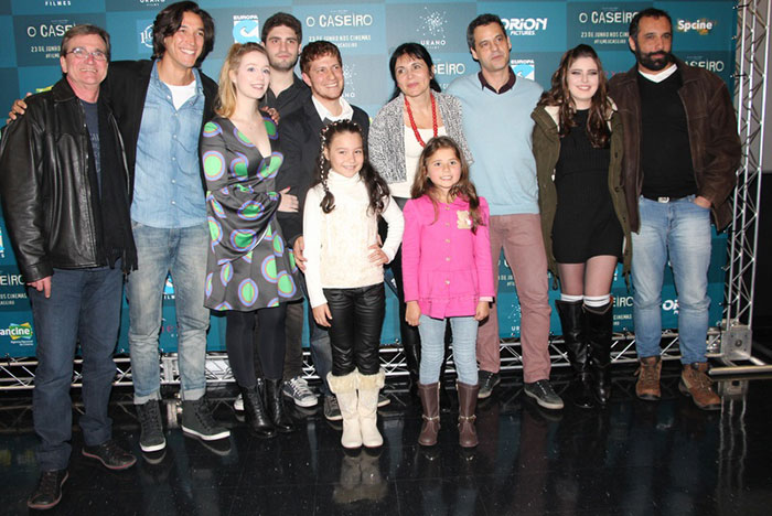 Bruno Garcia e elenco vão à coletiva do filme O Caseiro