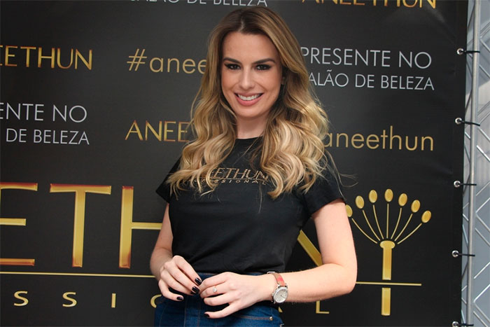 Fernanda Keulla tem dia de beleza em evento em São Paulo