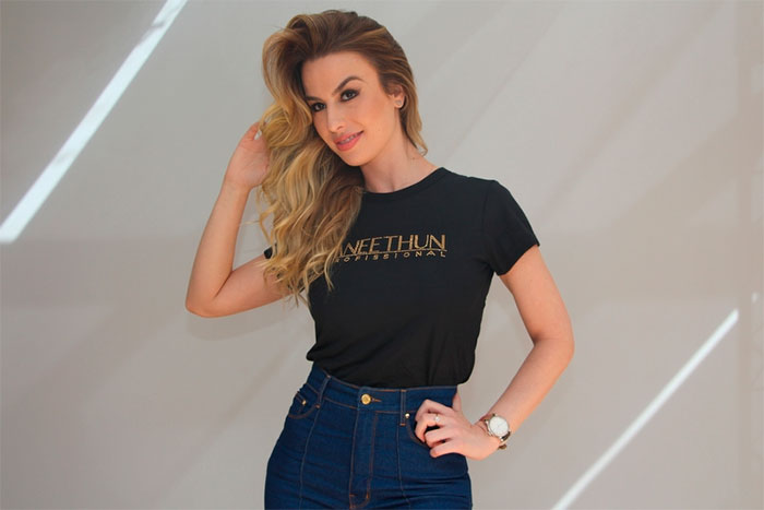 Fernanda Keulla tem dia de beleza em evento em São Paulo