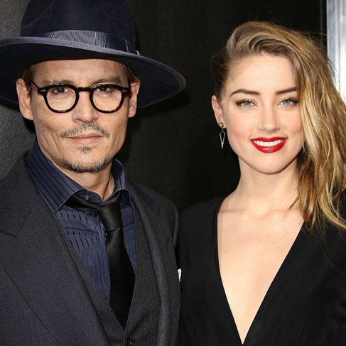 Este caso está dando o que falar. Amber Heard e Johnny Depp se separaram no final do mês de maio, quando o casamento completava pouco mais de um ano. Porém, não está sendo um divórcio nada tranquilo. A loira chegou a dizer que foi agredida pelo ator e até a pediu ordem de restrição à Justiça