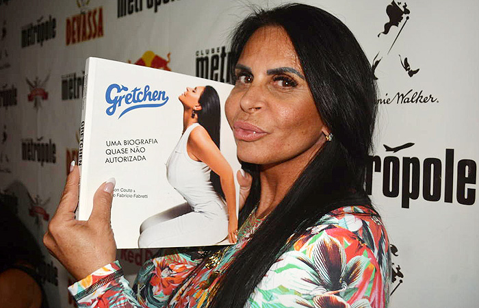Gretchen mostra rebolado e lança biografia em Pernambuco