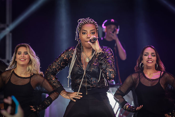 Ludmilla mostra gingado em show ao GRAACC