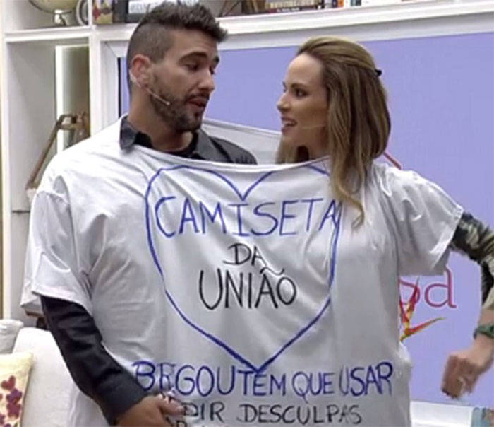  André Marques e Ana Furtado testam 'camiseta da união' na TV