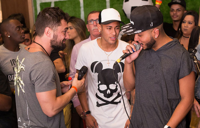 Neymar e Anitta curtem festa ao som de pagode no Rio