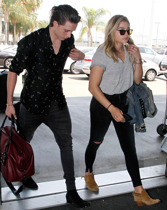 Chloë Moretz e Brooklyn Beckham fazem viagem romântica