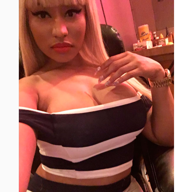 As unhas de Nicki Minaj estavam enormes, mas ninguém reparou nisso