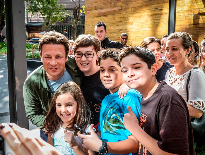  Simpatia! Jamie Oliver visita seu restaurante em Campinas 