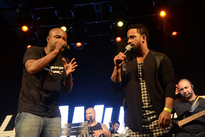 Turma do Pagode comemora 15 anos e canta com Thiaguinho