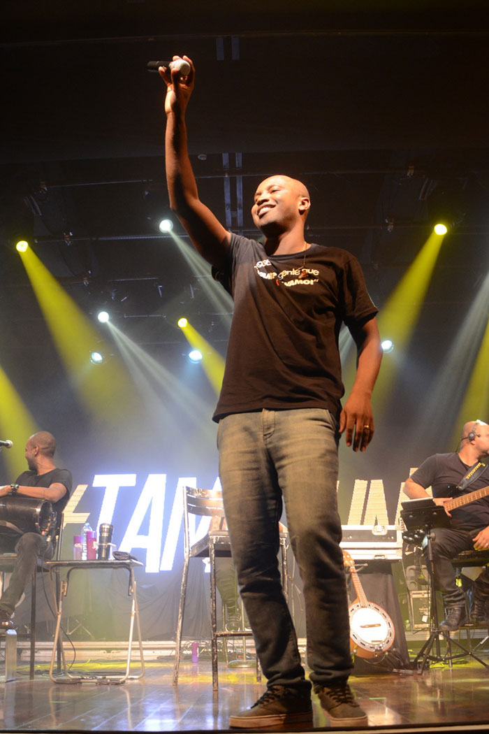 Turma do Pagode comemora 15 anos e canta com Thiaguinho