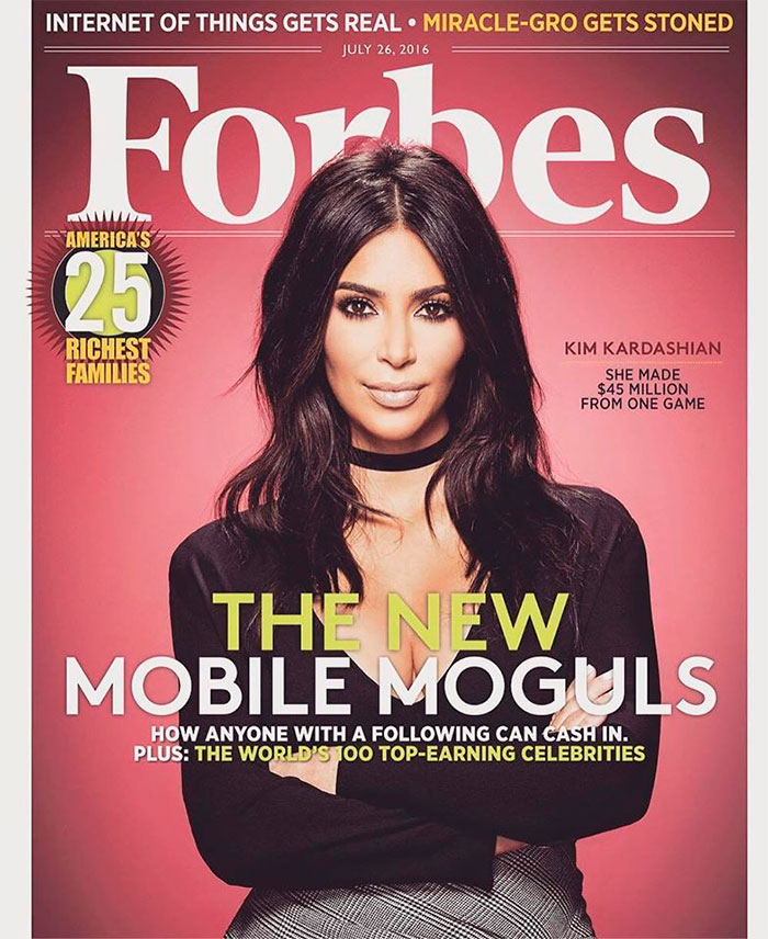 Poderosa! Kim Kardashian estampa a capa da Forbes