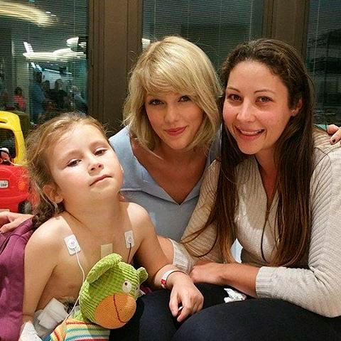 Taylor Swft visita fãs em hospital infantil na Austrália