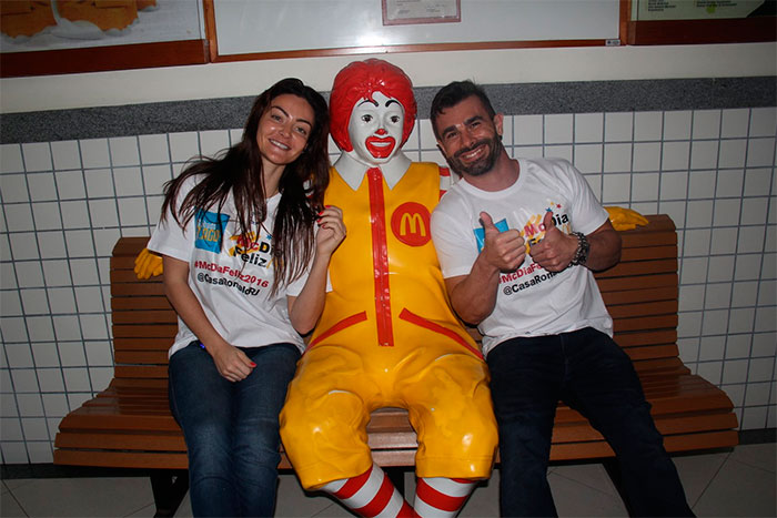 Laura Keller e Jorge Sousa visitam a Casa Ronald