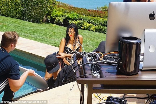 Kim Kardashian mostra ensaio de quando esperava Saint West