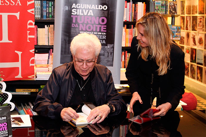 Aguinaldo Silva lança livro e recebe carinho de famosos