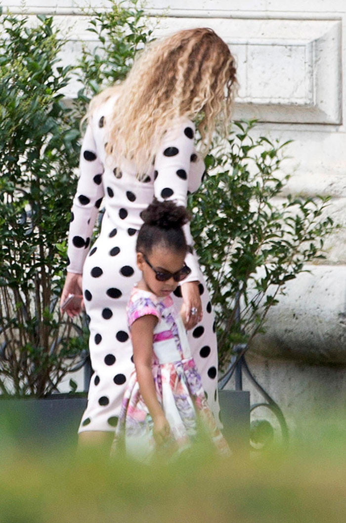  Beyoncé e Blue Ivy se divertem em Paris, na França