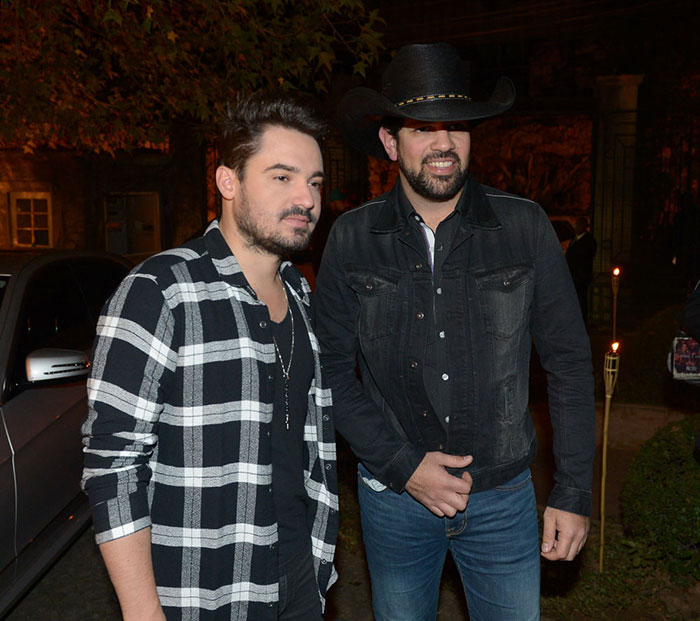  Renato Vianna e Fernando & Sorocaba cantam juntos em festa