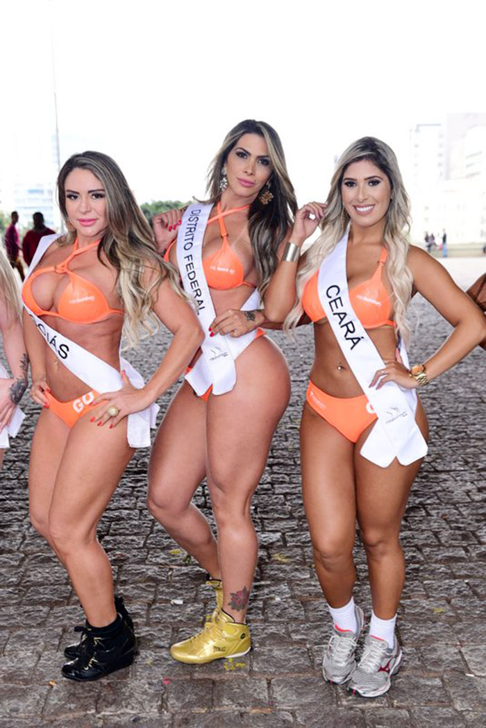 Candidatas a Miss Bumbum causam alvoroço na Av. Paulista 