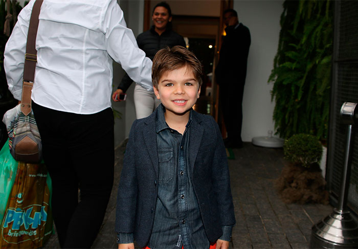 Lorenzo, filho de Luciana Gimenez, esteve na festa