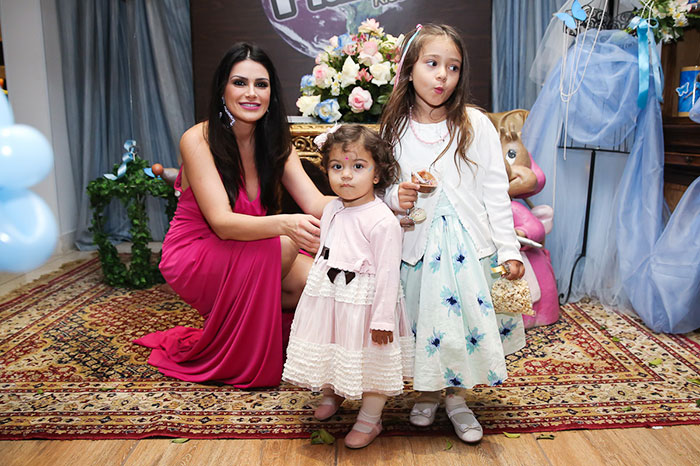 Natália Guimarães e Leandro celebram 3 anos das filhas em SP