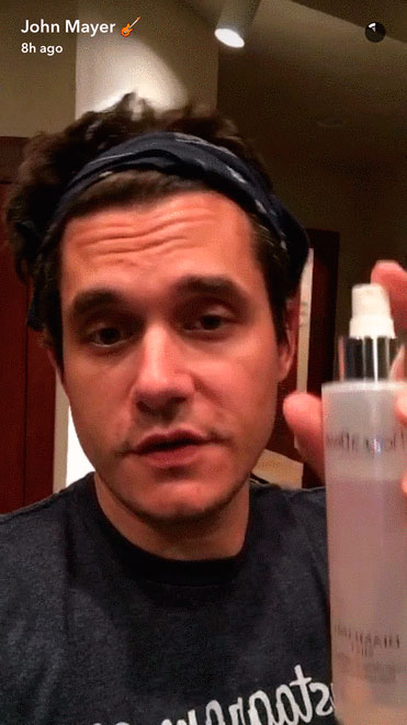 John Mayer revela seus truques de beleza no Snapchat