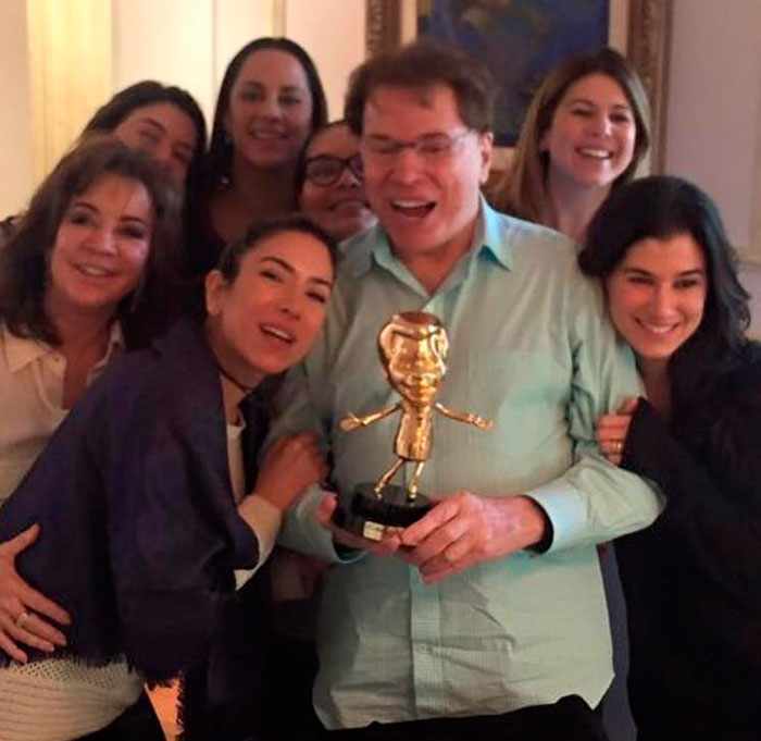 Silvio Santos ganha troféu de Melhor Pai