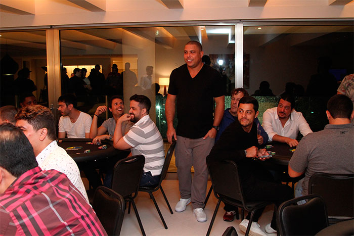 Ronaldo Fenômeno promove evento de poker com caráter social