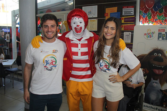 Jessika Alves e Hugo Bonemer fazem a festa no McDia Feliz