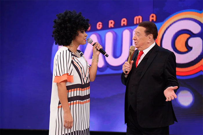 Vilma Rosa dá show de talento ao lado de Raul Gil