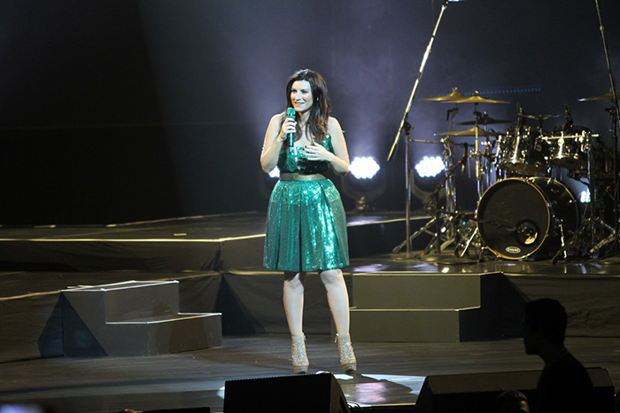 Laura Pausini faz show em homenagem à Hebe Camargo