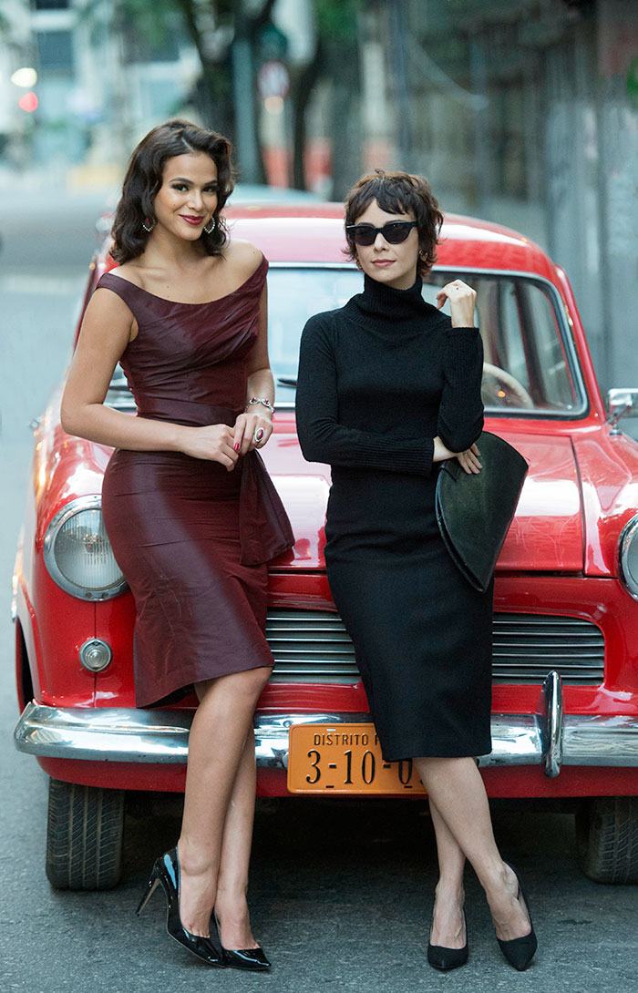 Beatriz (Bruna Marquezine) e Verônica (Débora Falabella) na trama Nada Será Como Antes, da Globo