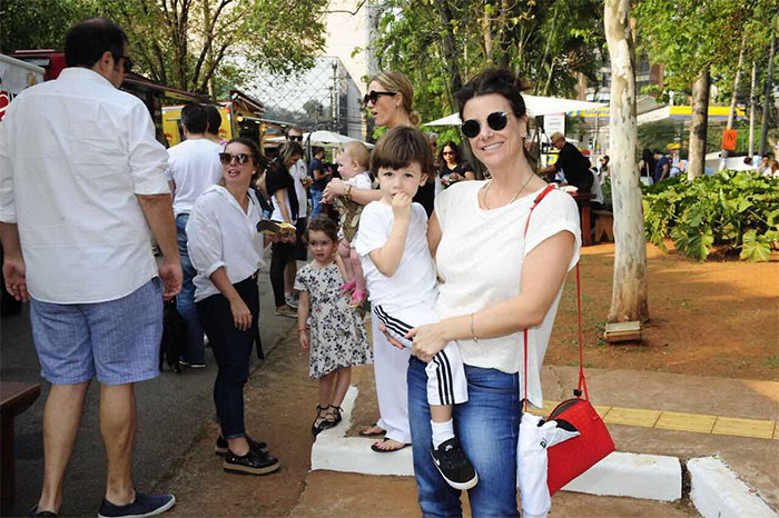 Mirella Santos e Valentina esbanjam sintonia durante evento