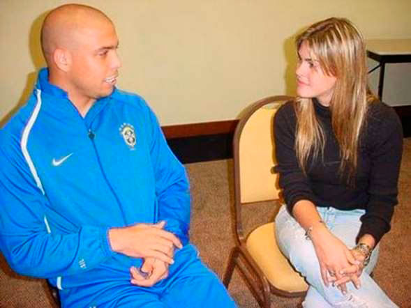 No ano de 2004, quando jogava pelo Real Madrid, Ronaldo viveu um romance com a ex-apresentadora do Sportv, Livia Lemos. Porém, desta vez, não chegou a casar