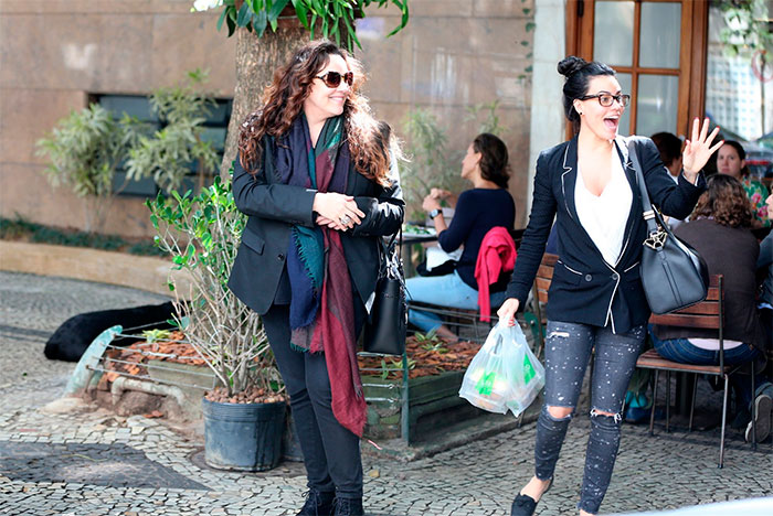 Letícia Lima e Ana Carolina almoçam com Paulo Gustavo