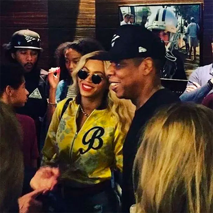 Beyoncé e Blue Ivy combinam looks no jogo do Dallas Cowboys