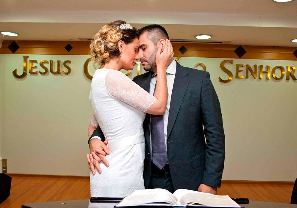 Na manhã desta segunda-feira (31), Andressa Urach se casou com Tiago Costa