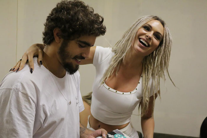 Fernanda Lacerda troca presentes com Caio Castro em Belém