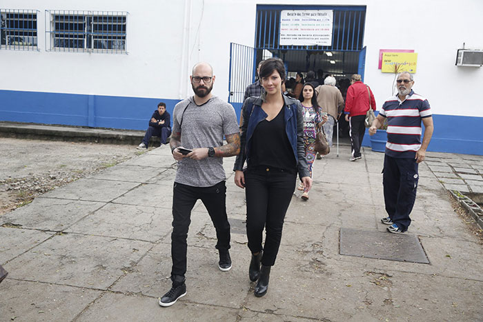 Camila Rodrigues vai às urnas com o novo namorado