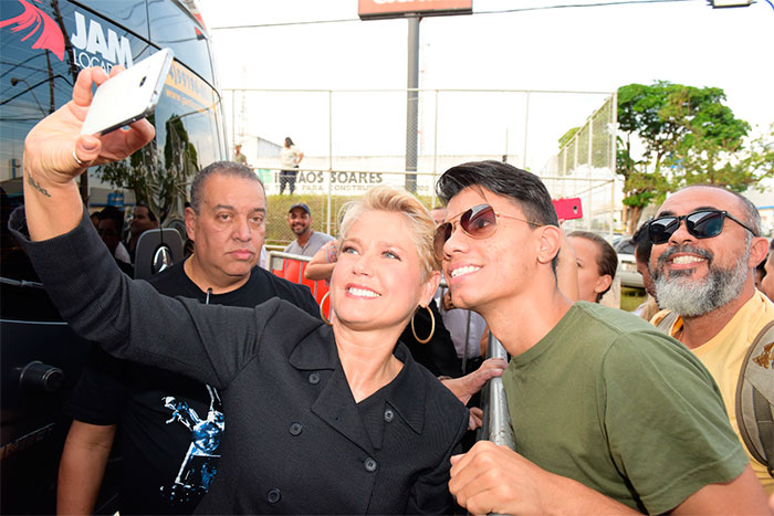 Xuxa aposta na simpatia para aniversário de Casa X