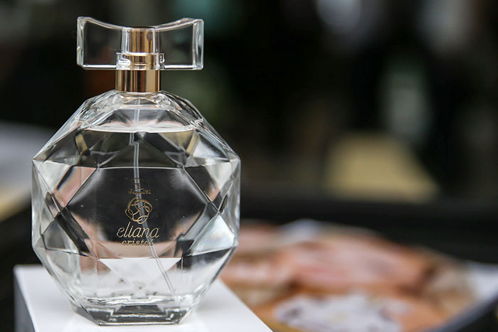 Fragrância é a terceira parceria entre a bela loira e a marca de perfumaria e cosméticos do Grupo Silvio Santos