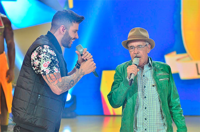 Gusttavo Lima se emociona ao cantar com pai no Legendários 