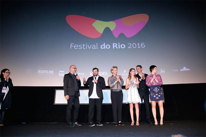 Marcello Antony e Júlia Lemmertz se encontram para evento