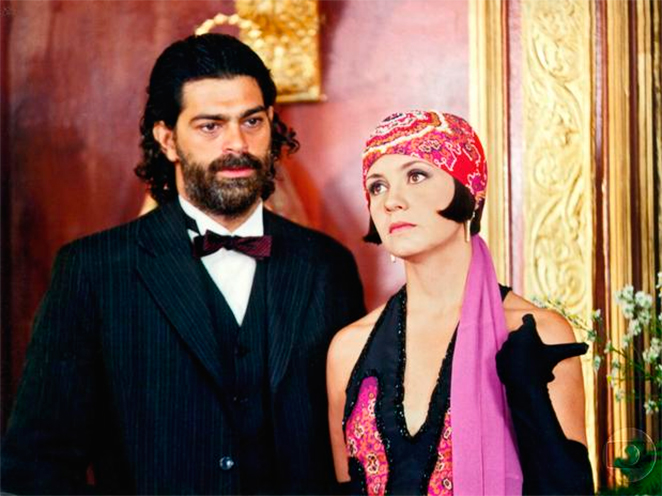 Catarina (Adriana Esteves) de O Cravo e Rosa (2000): Feminista, nervosa e decidida Catarina não aceitava as imposições do marido Petruchio (Eduardo Moscovis). Ela deu muito trabalho para o marido com seu jeito bravo e mandão