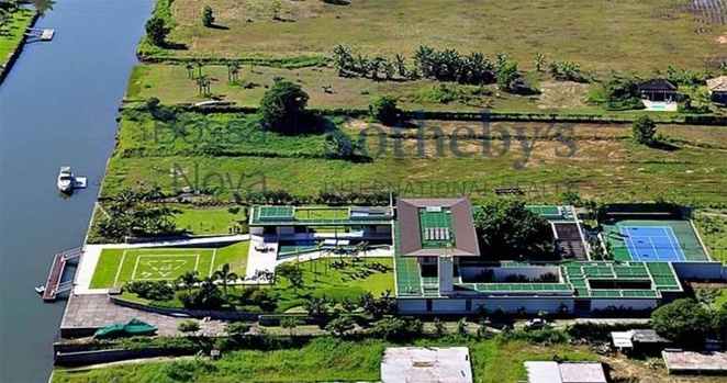 Neymar constrói campo de futebol em sua mansão, em Mangaratiba